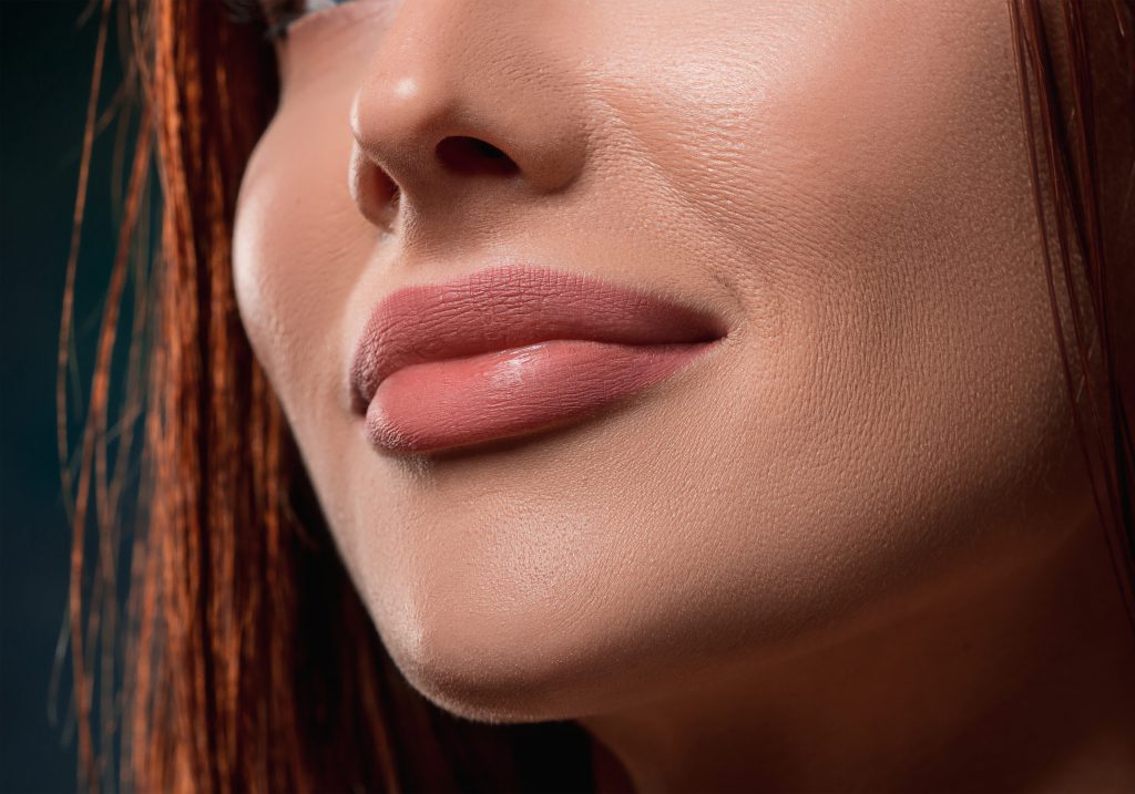 What are the disadvantages of permanent lip makeup?