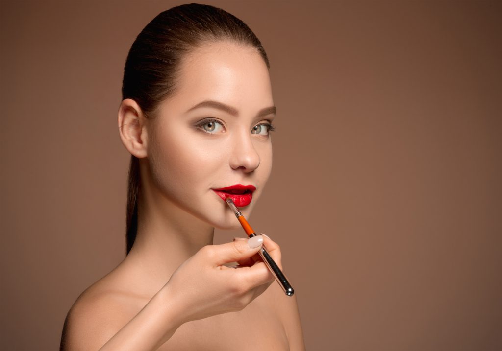 What are the ingredients used in permanent lip makeup?