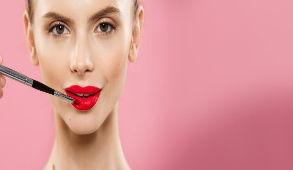 Permanent lip makeup and some of its advantages and disadvantages (5 tips)